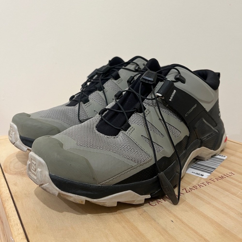 Salomon XT6 green grey and black trainers